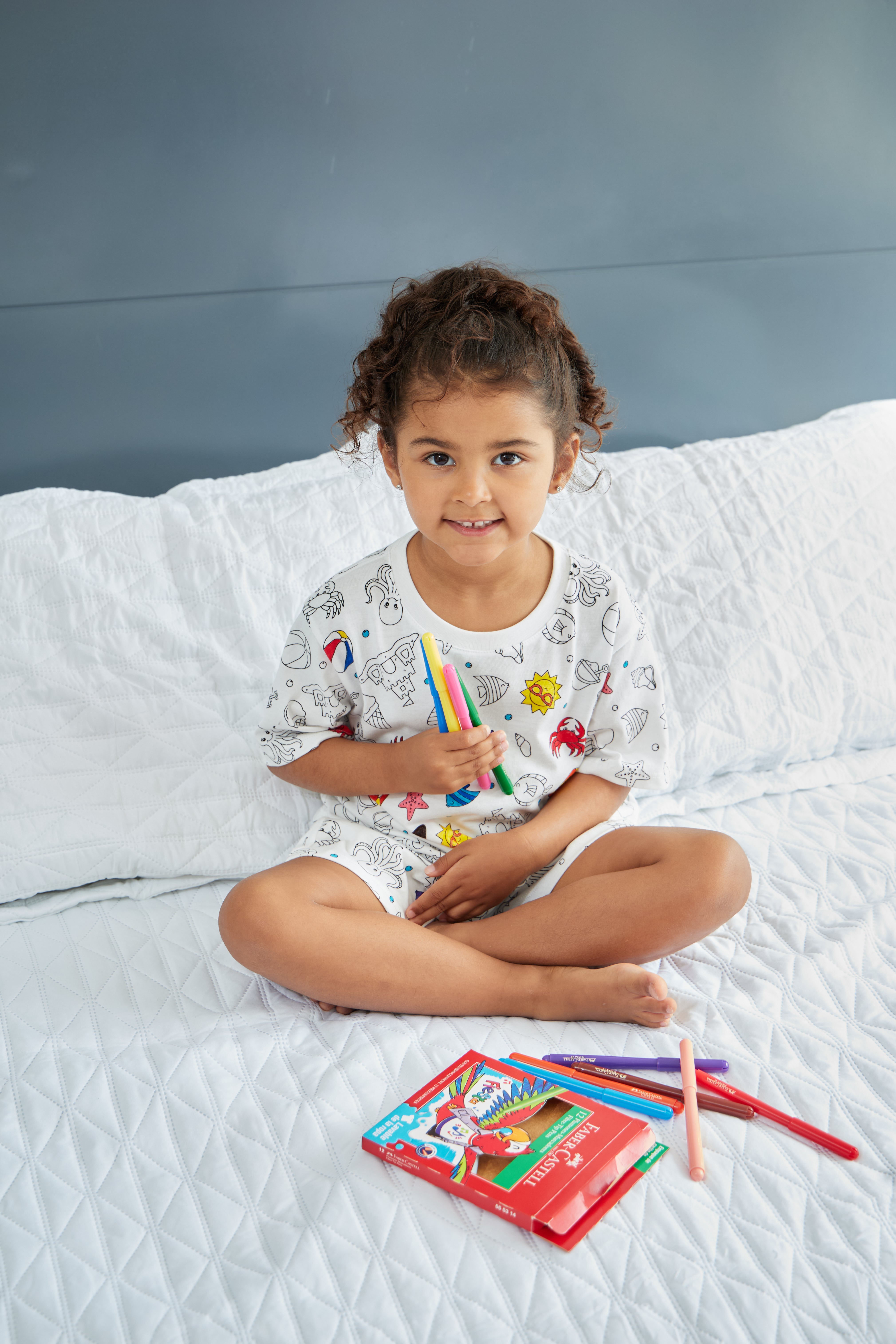 Pijama coloreable - Summer + GRATIS estuche de plumones