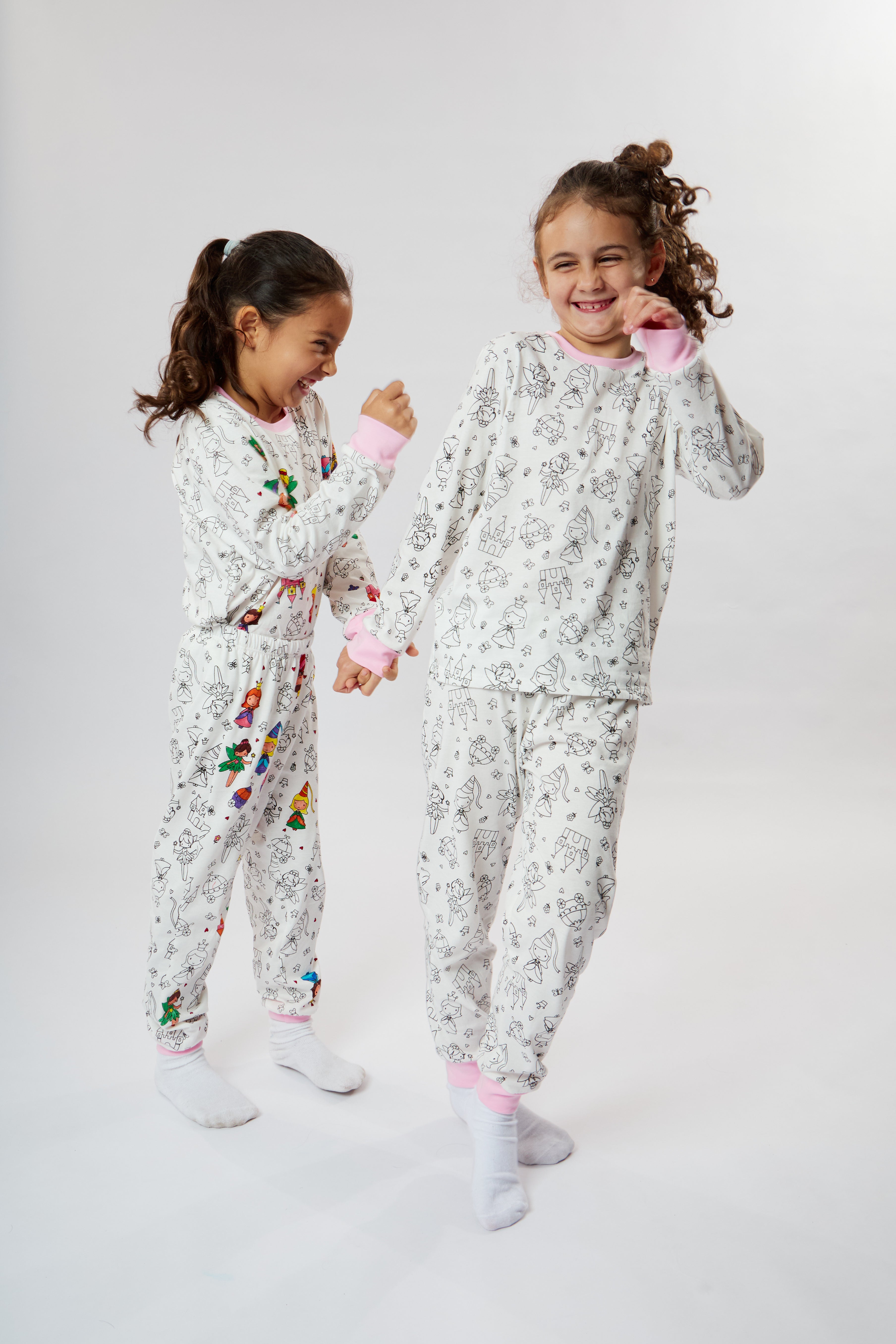 Pijama coloreable - Dinosaurios y Princesas + GRATIS estuche de plumones