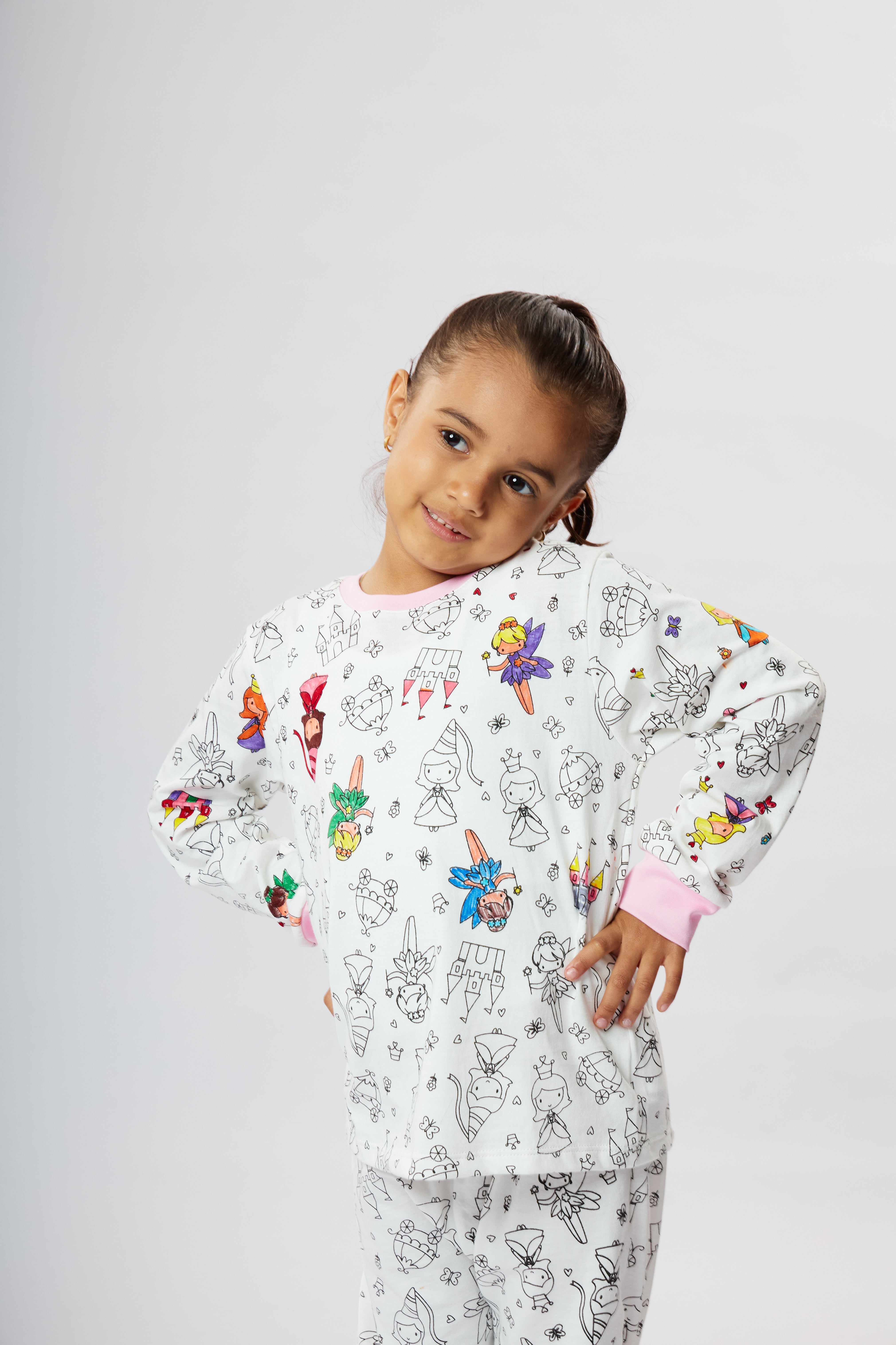 Pijama coloreable - Dinosaurios y Princesas + GRATIS estuche de plumones