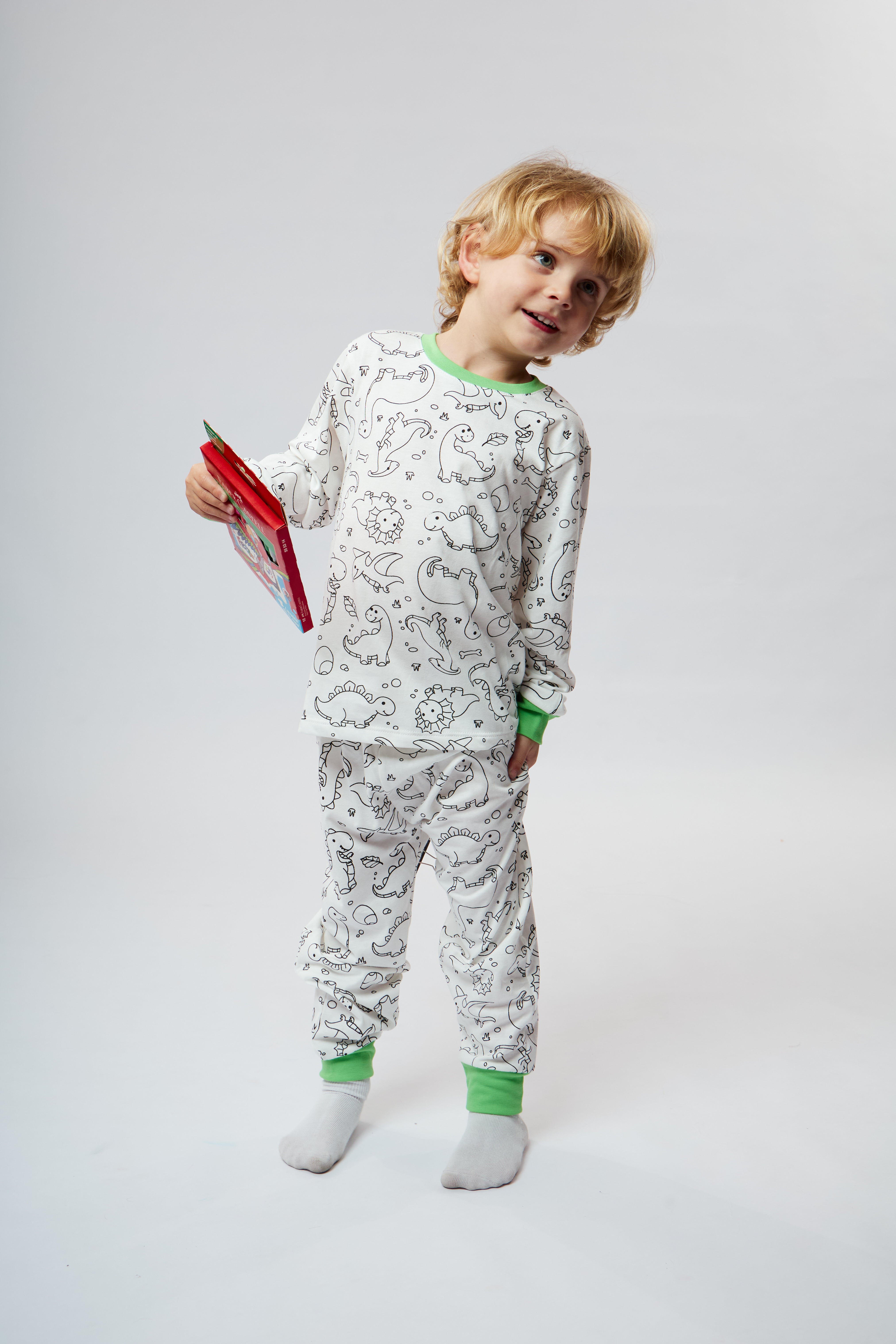 Pijama coloreable - Dinosaurios y Princesas + GRATIS estuche de plumones