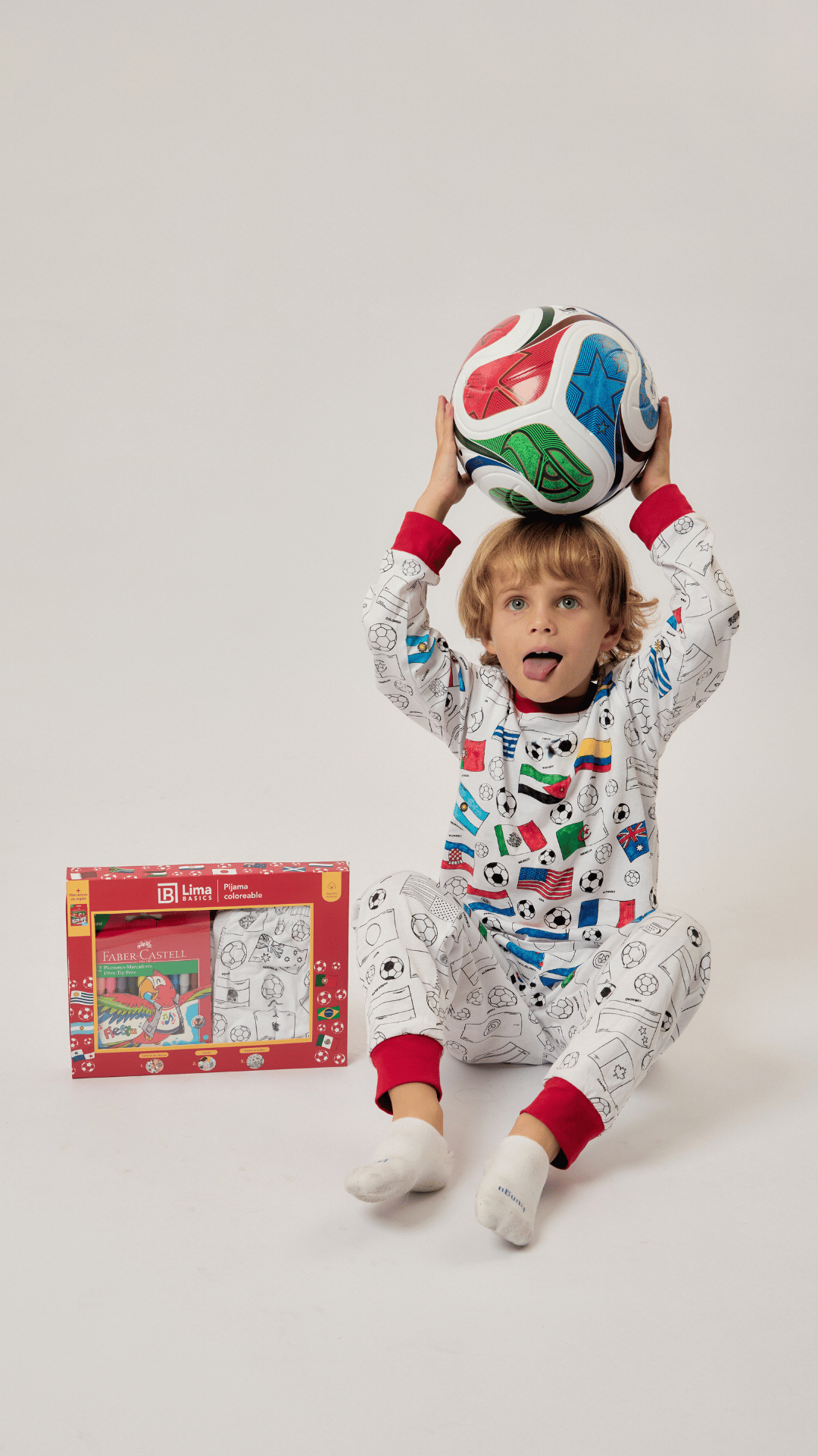 Pijama coloreable - Mundial + GRATIS estuche de plumones