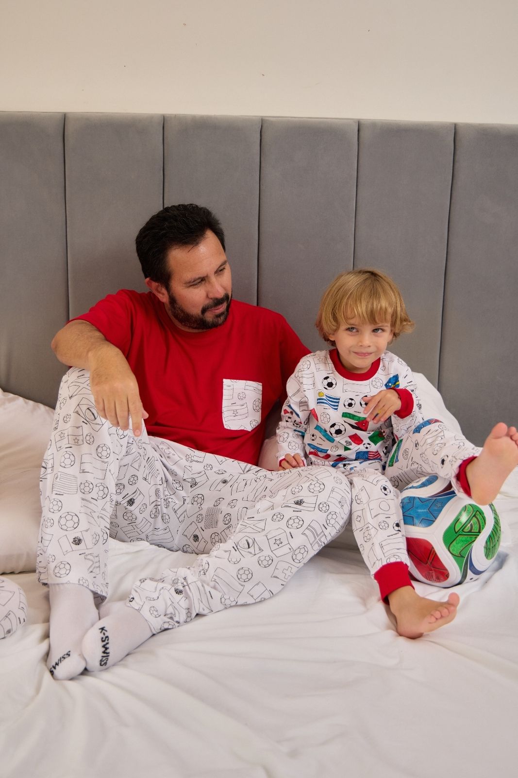 Pijama Coloreable de Hombre - Mundial + GRATIS estuche de plumones
